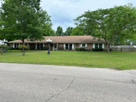 102 E Crockett Street De Kalb TX 75559