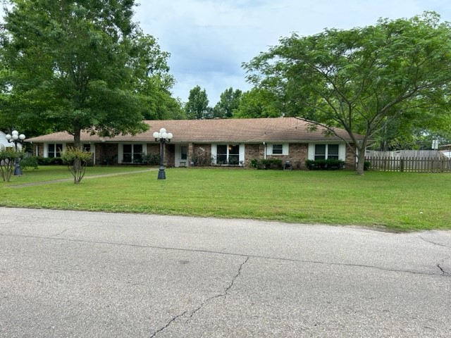 102 E Crockett Street De Kalb TX 75559
