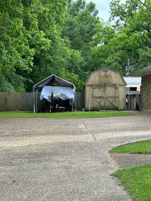 102 E Crockett Street De Kalb TX 75559