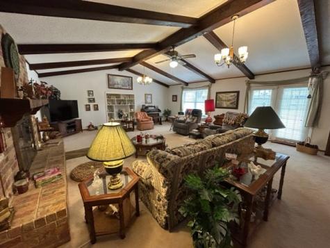 102 E Crockett Street De Kalb TX 75559