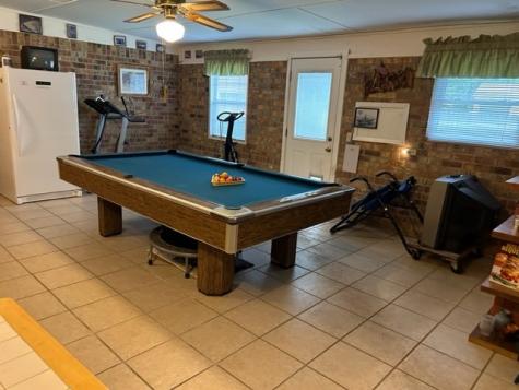 102 E Crockett Street De Kalb TX 75559