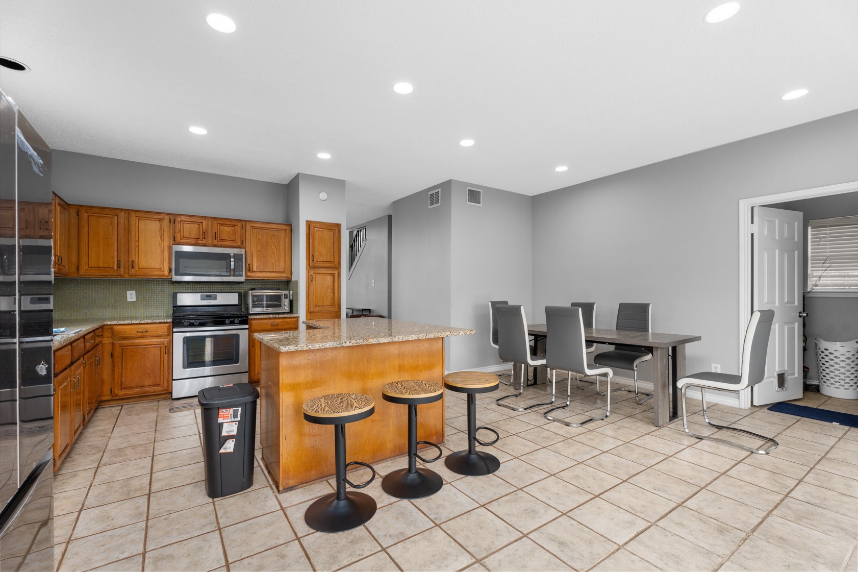 2422 Whispering Cove Circle Garland TX 75044