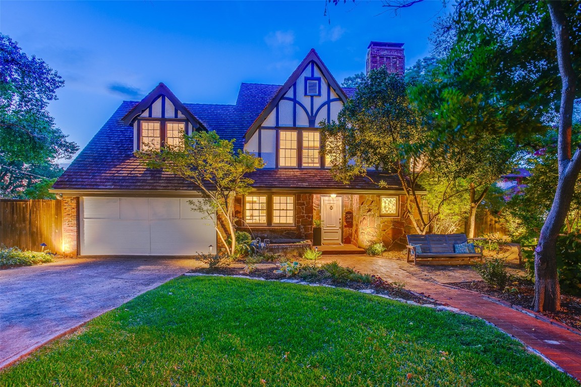 1133 N Canterbury Court Dallas TX 75208