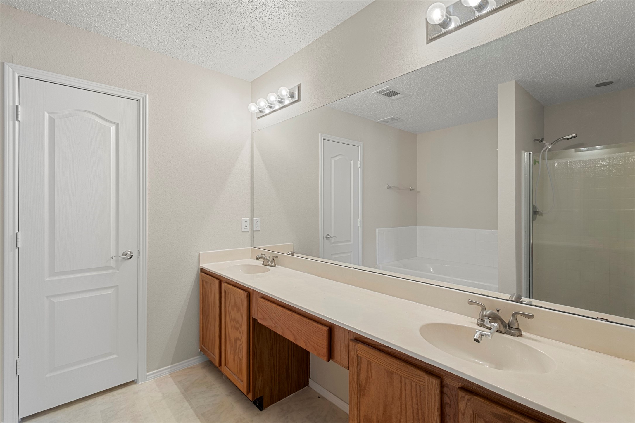 308 Valley Ridge Drive Red Oak TX 75154