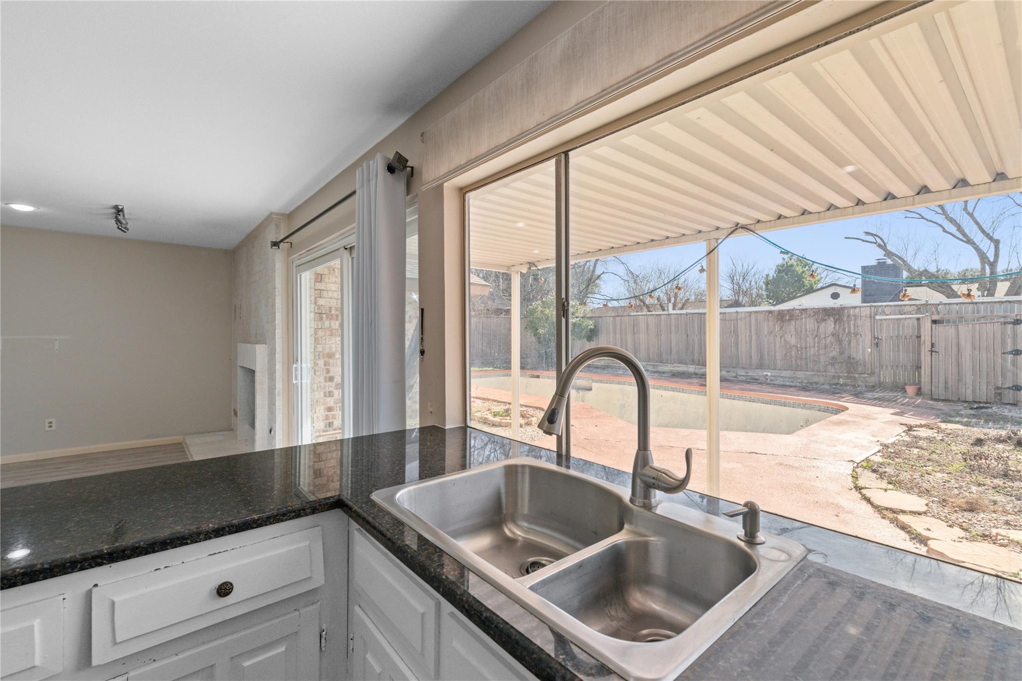 1722 Plantation Road Garland TX 75044