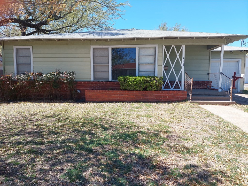 706 Sycamore Street Weatherford TX 76086