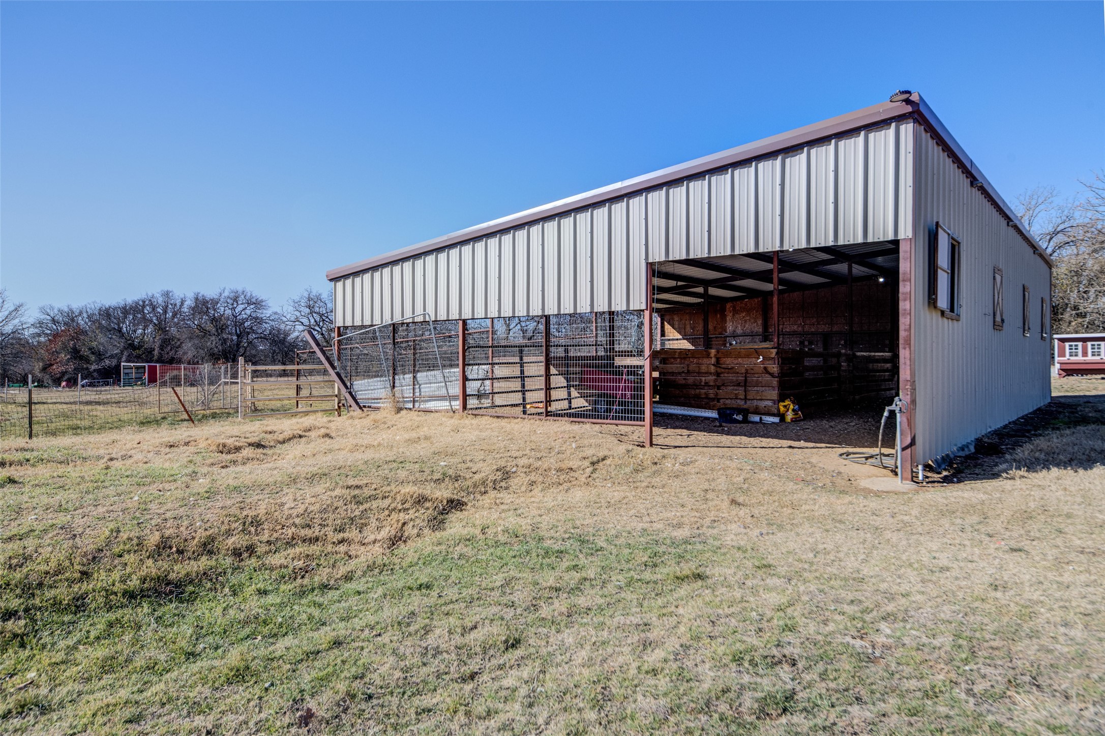 825 County Road 3655 Paradise TX 76073
