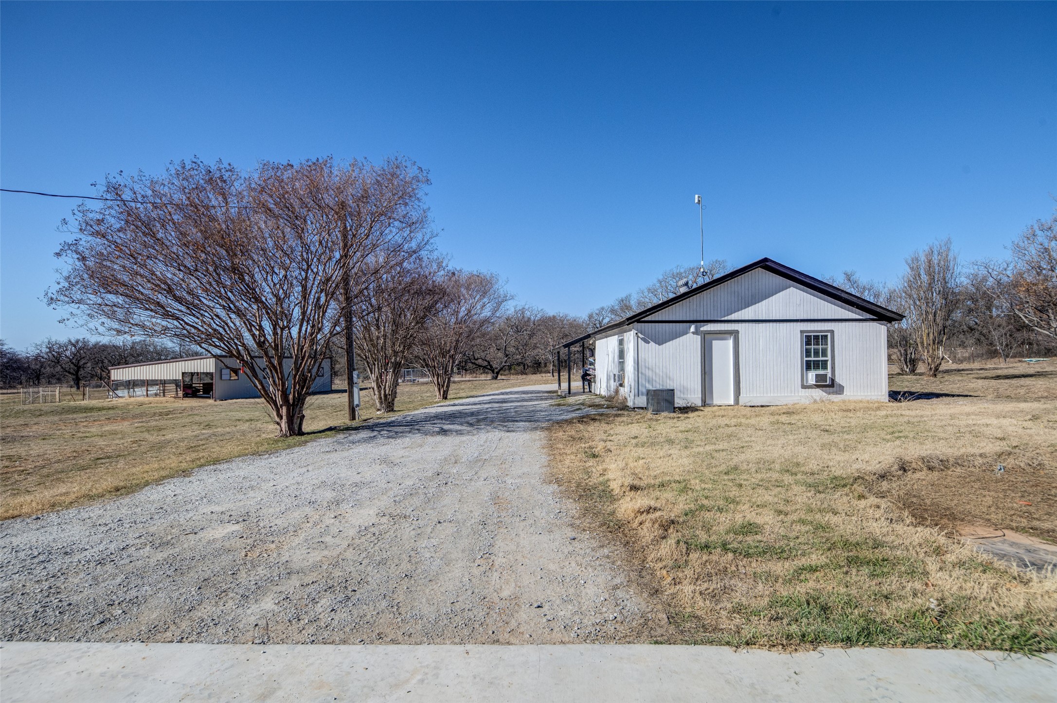 825 County Road 3655 Paradise TX 76073