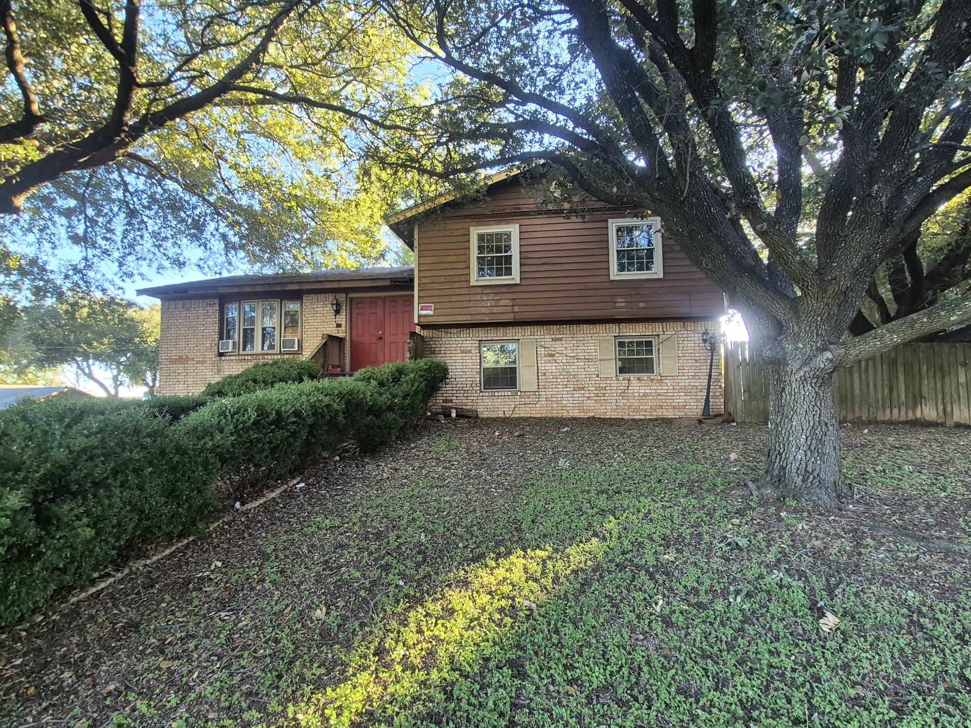 1302 N Bailey Street Mexia TX 76667