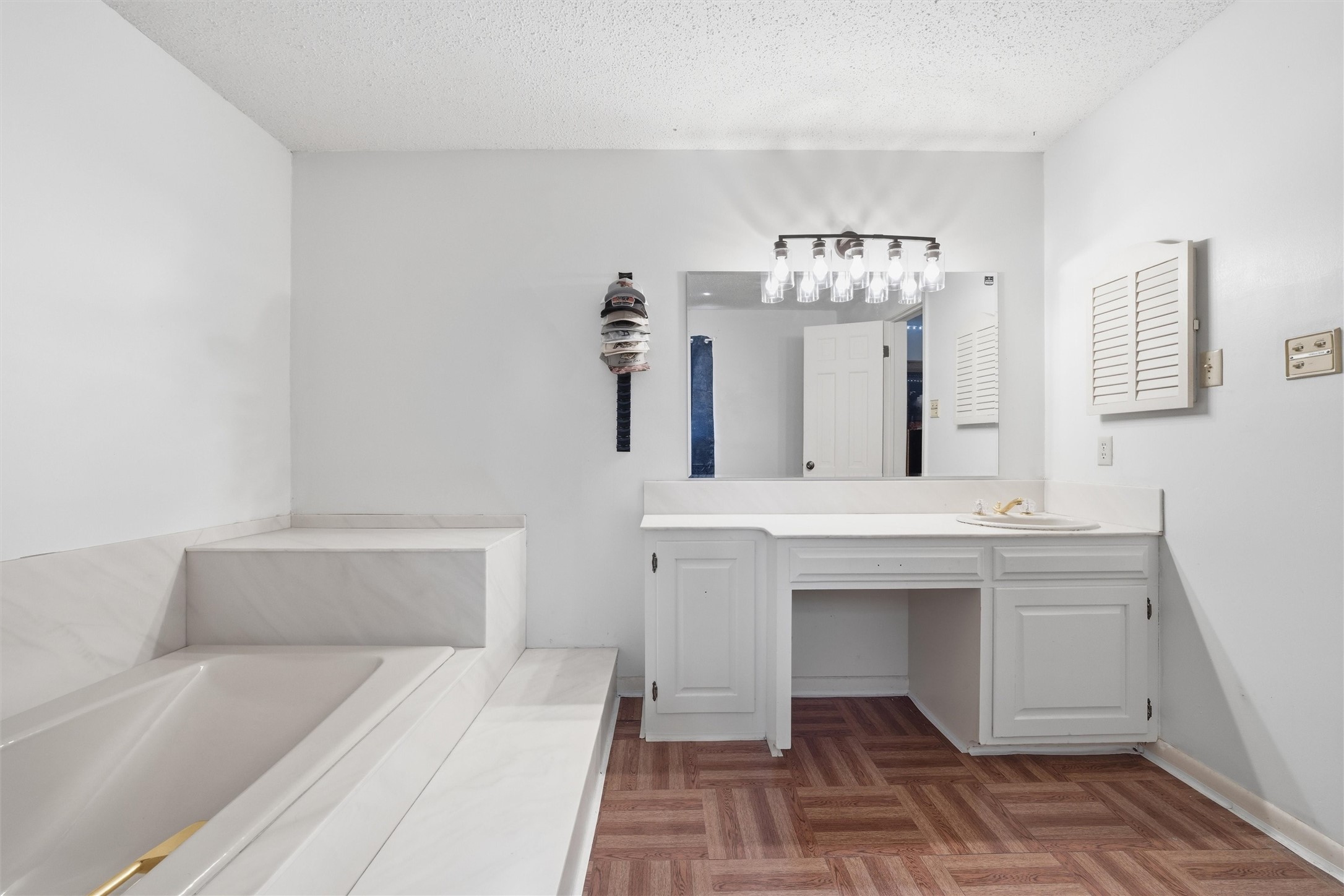 2210 White Street Clifton TX 76634