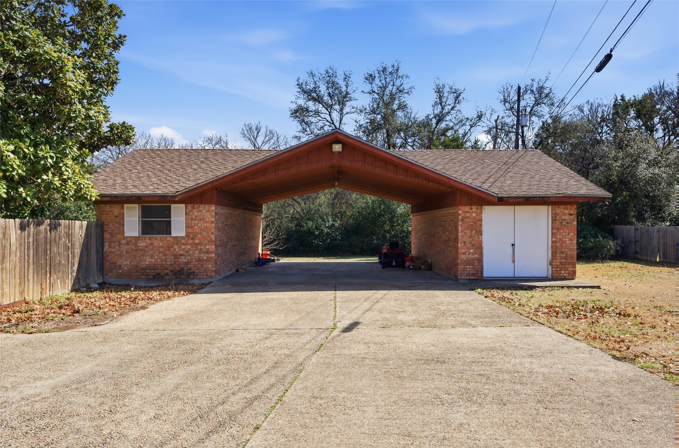 2210 White Street Clifton TX 76634
