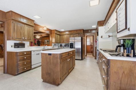 2210 White Street Clifton TX 76634