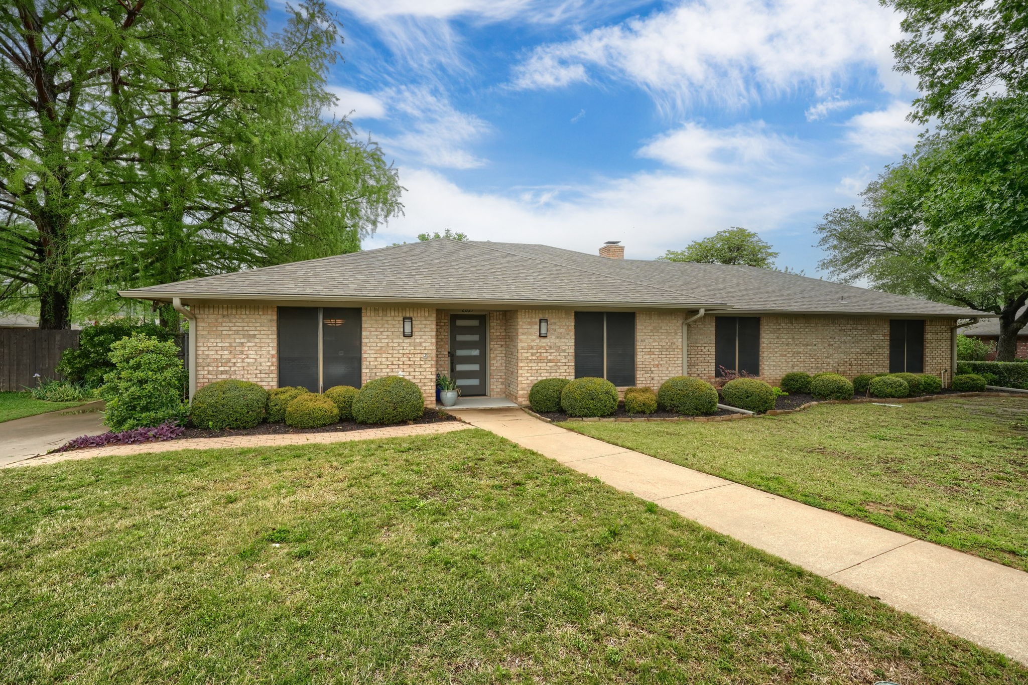 2205 W Hull Street Denison TX 75020