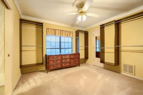 2205 W Hull Street Denison TX 75020