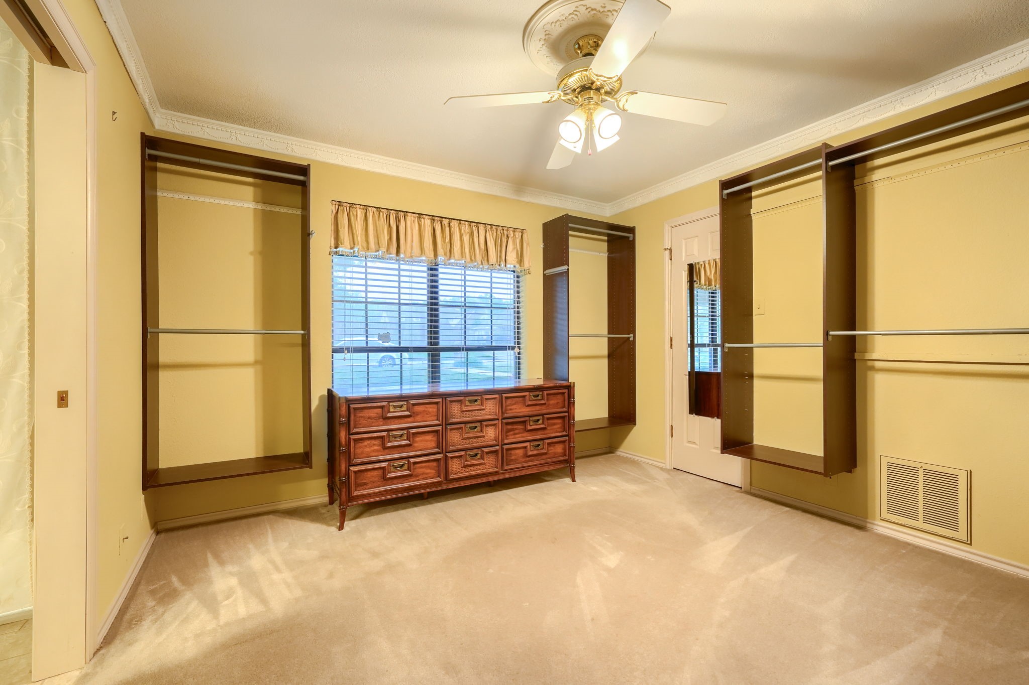 2205 W Hull Street Denison TX 75020