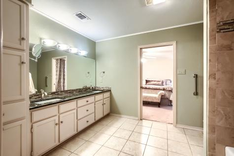 2205 W Hull Street Denison TX 75020