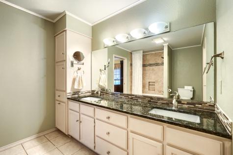 2205 W Hull Street Denison TX 75020