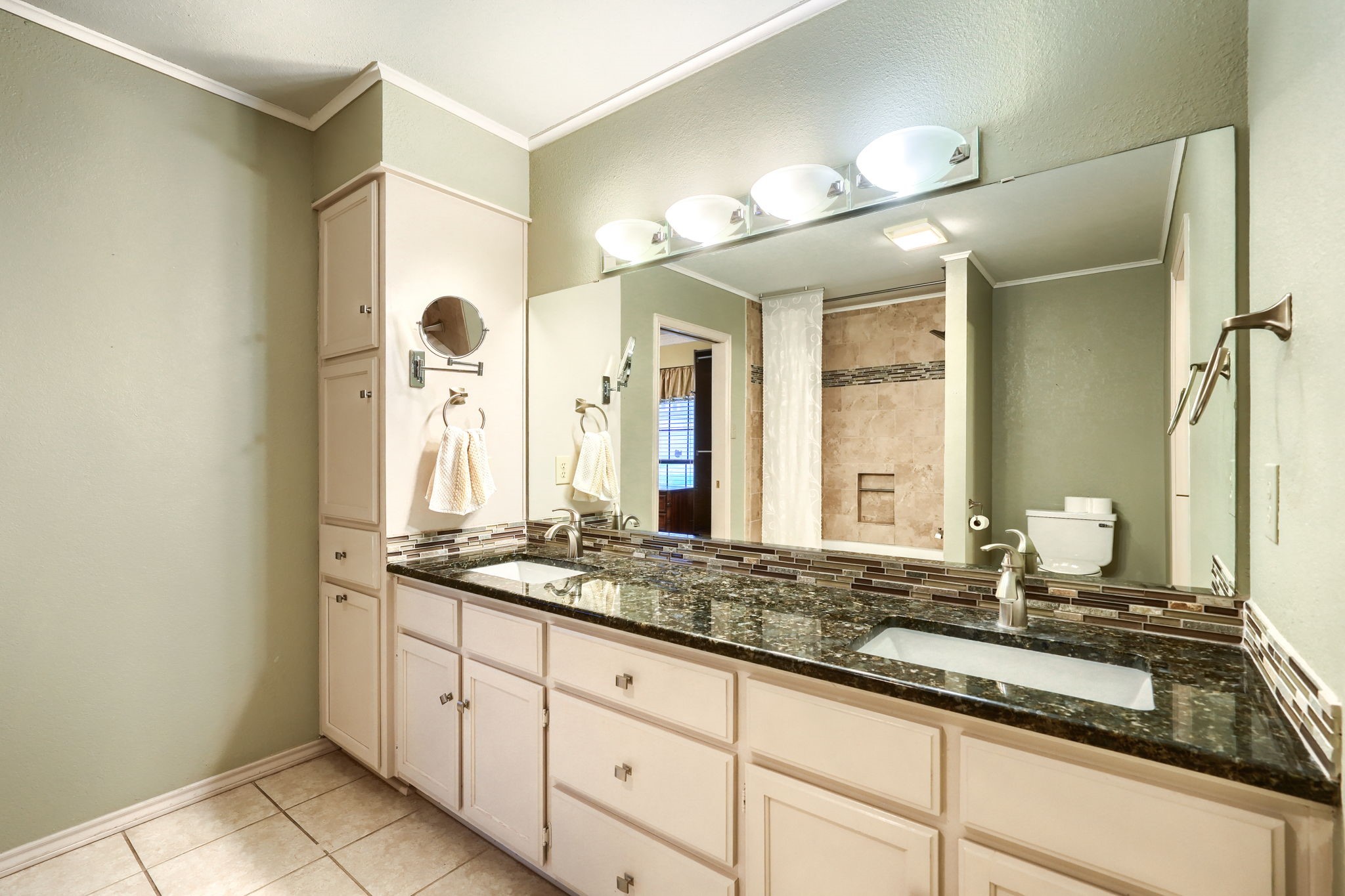 2205 W Hull Street Denison TX 75020