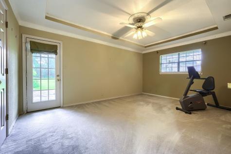 2205 W Hull Street Denison TX 75020