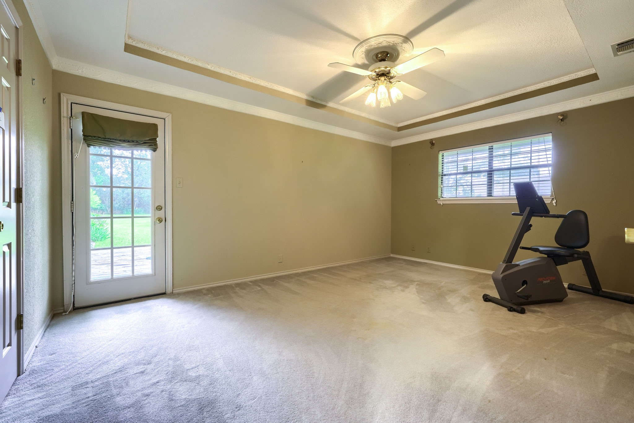 2205 W Hull Street Denison TX 75020
