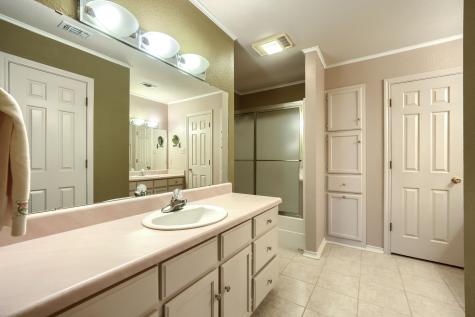 2205 W Hull Street Denison TX 75020