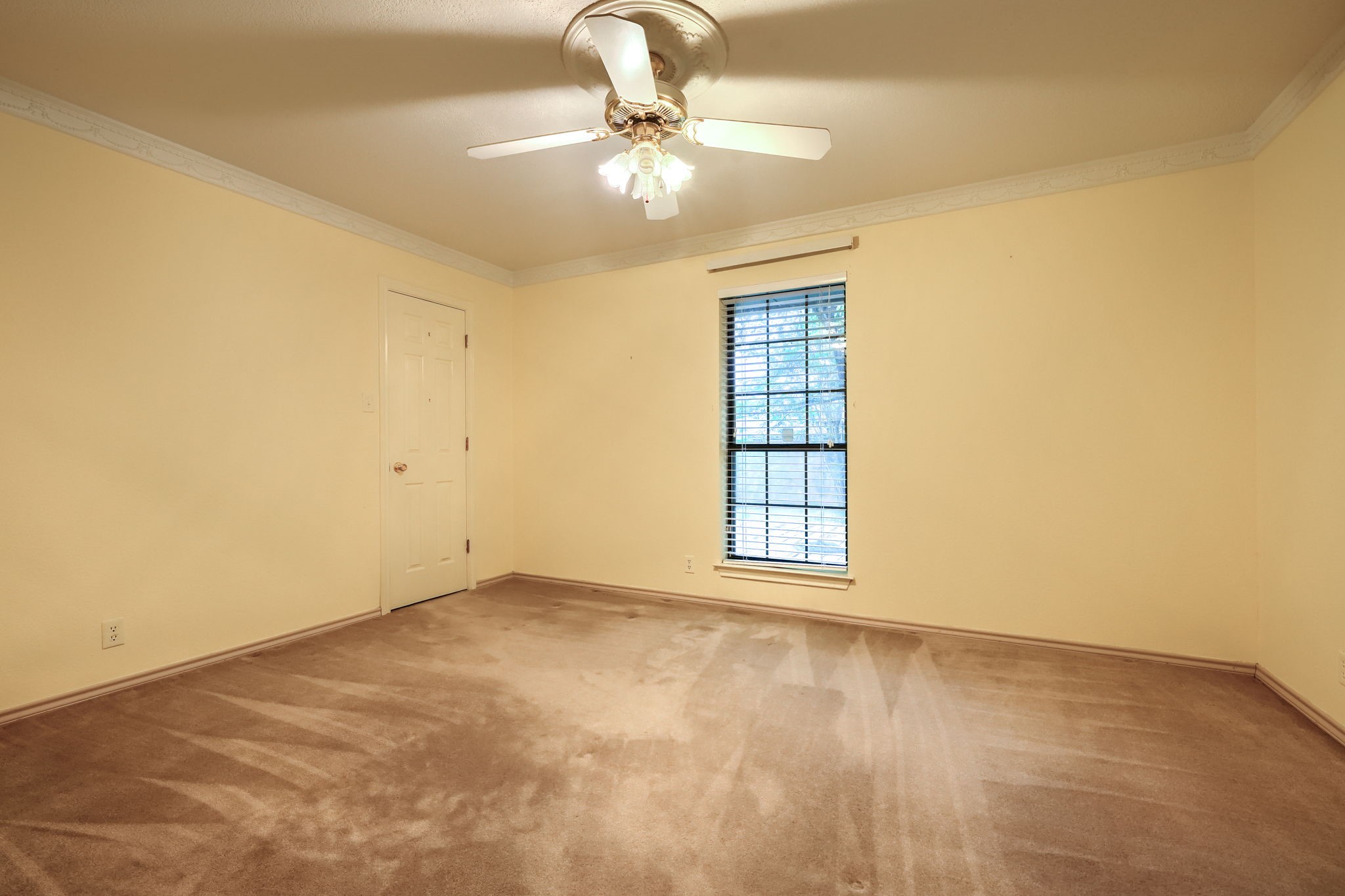 2205 W Hull Street Denison TX 75020