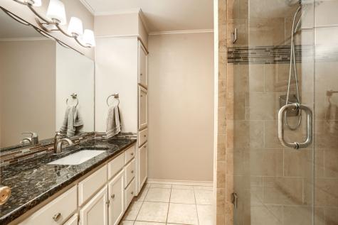 2205 W Hull Street Denison TX 75020