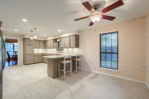 2205 W Hull Street Denison TX 75020