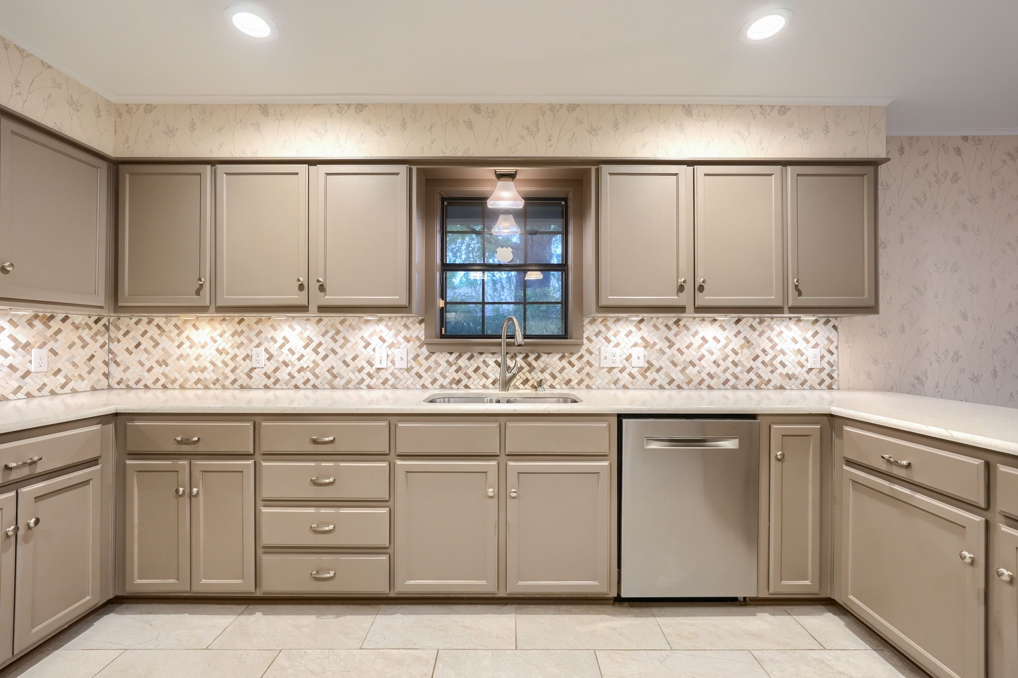 2205 W Hull Street Denison TX 75020