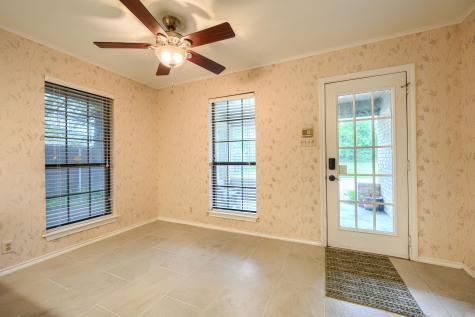 2205 W Hull Street Denison TX 75020