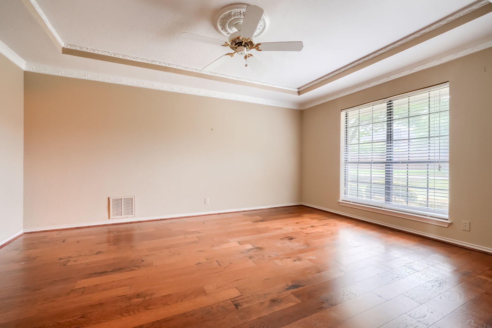 2205 W Hull Street Denison TX 75020
