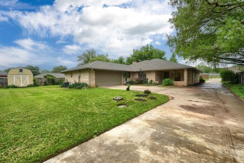 2205 W Hull Street Denison TX 75020