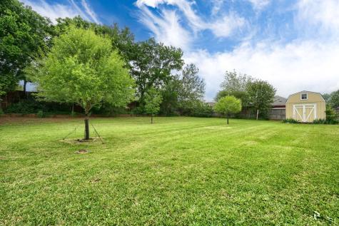 2205 W Hull Street Denison TX 75020