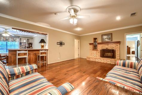 2205 W Hull Street Denison TX 75020