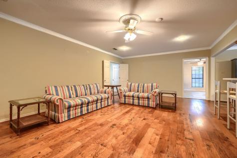 2205 W Hull Street Denison TX 75020