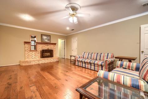 2205 W Hull Street Denison TX 75020