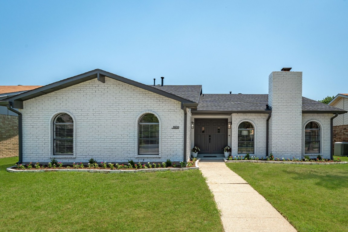 1909 Glenrose Lane Carrollton TX 75007