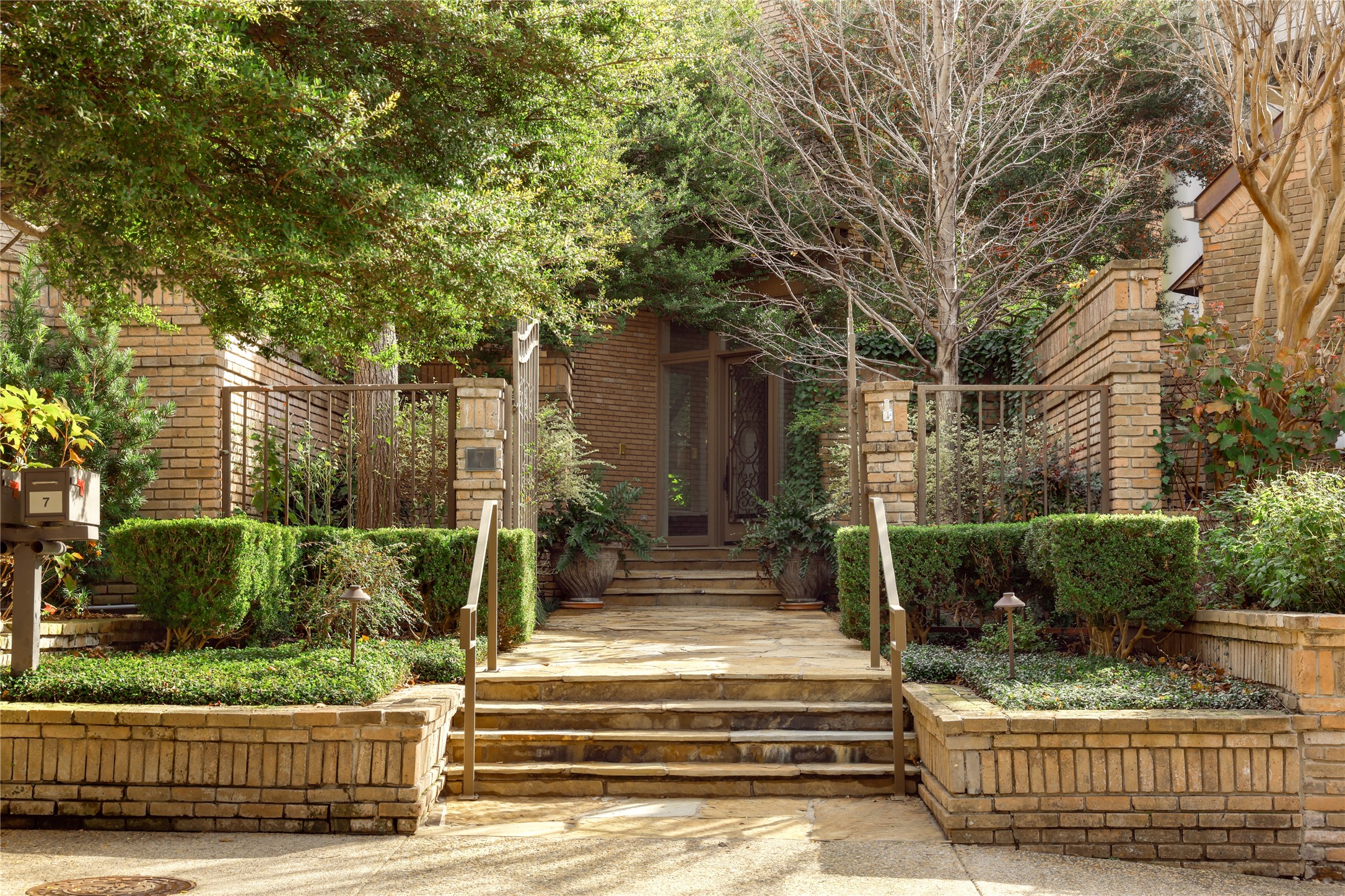 7 Glenchester Court Dallas TX 75225