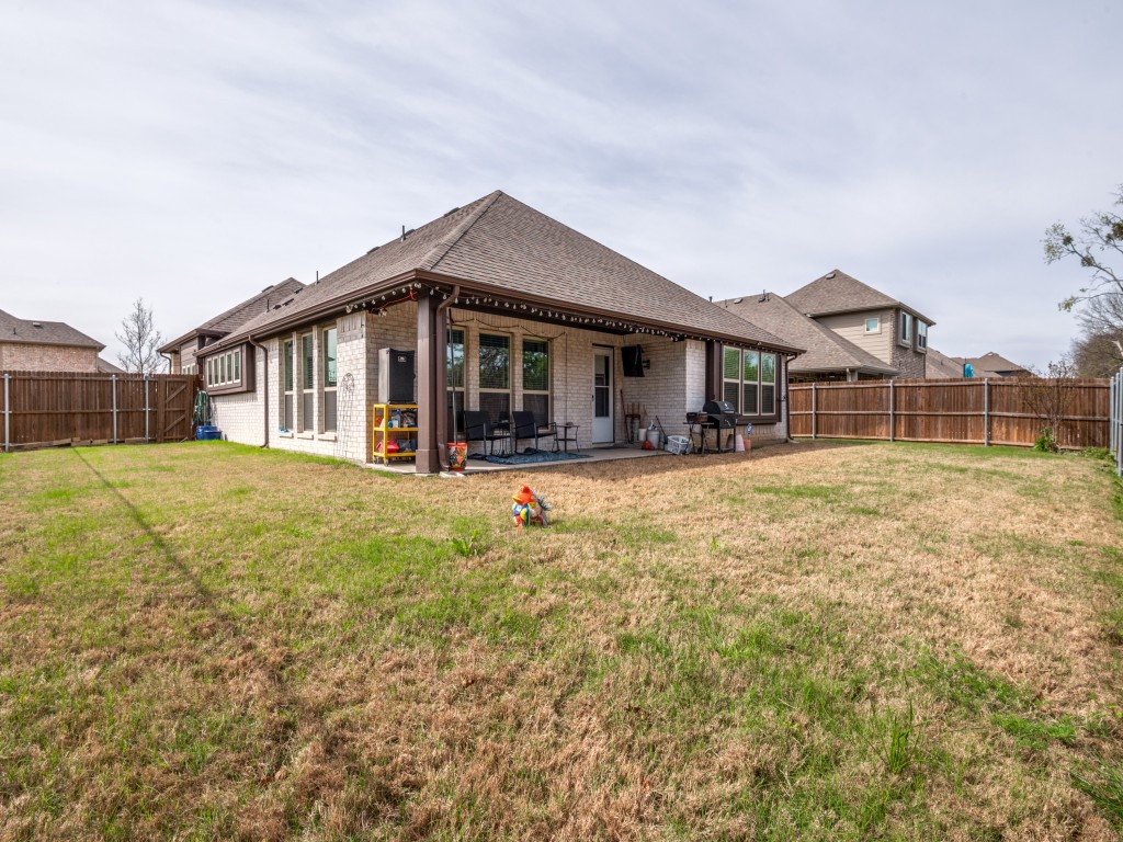 303 W Milas Lane Glenn Heights TX 75154