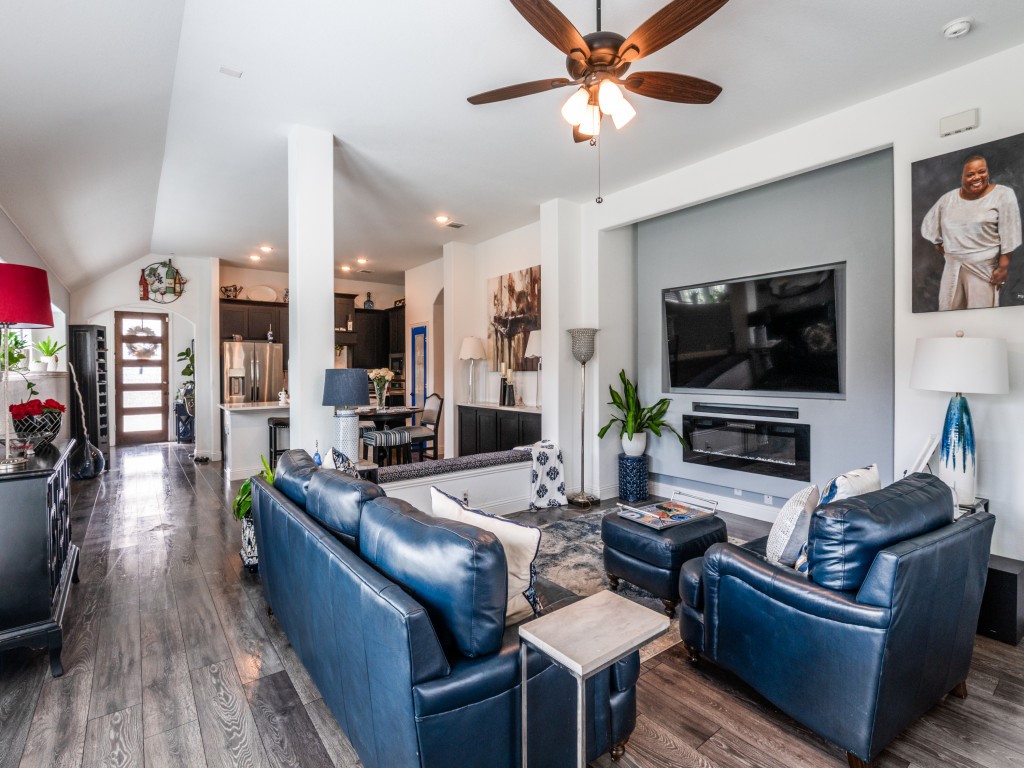 303 W Milas Lane Glenn Heights TX 75154