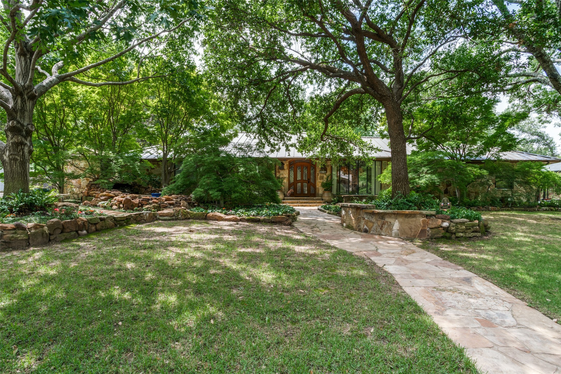 4038 Courtshire Drive Dallas TX 75229