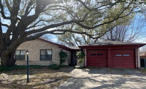 229 Lochness Lane Benbrook TX 76126