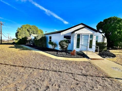 409 SW Avenue E Seminole TX 79360