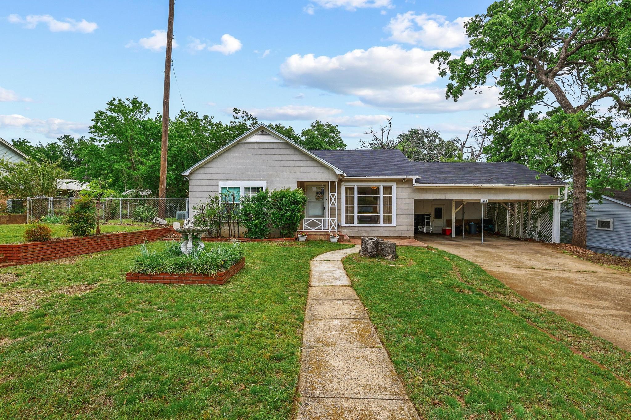1107 W Hull Street Denison TX 75020
