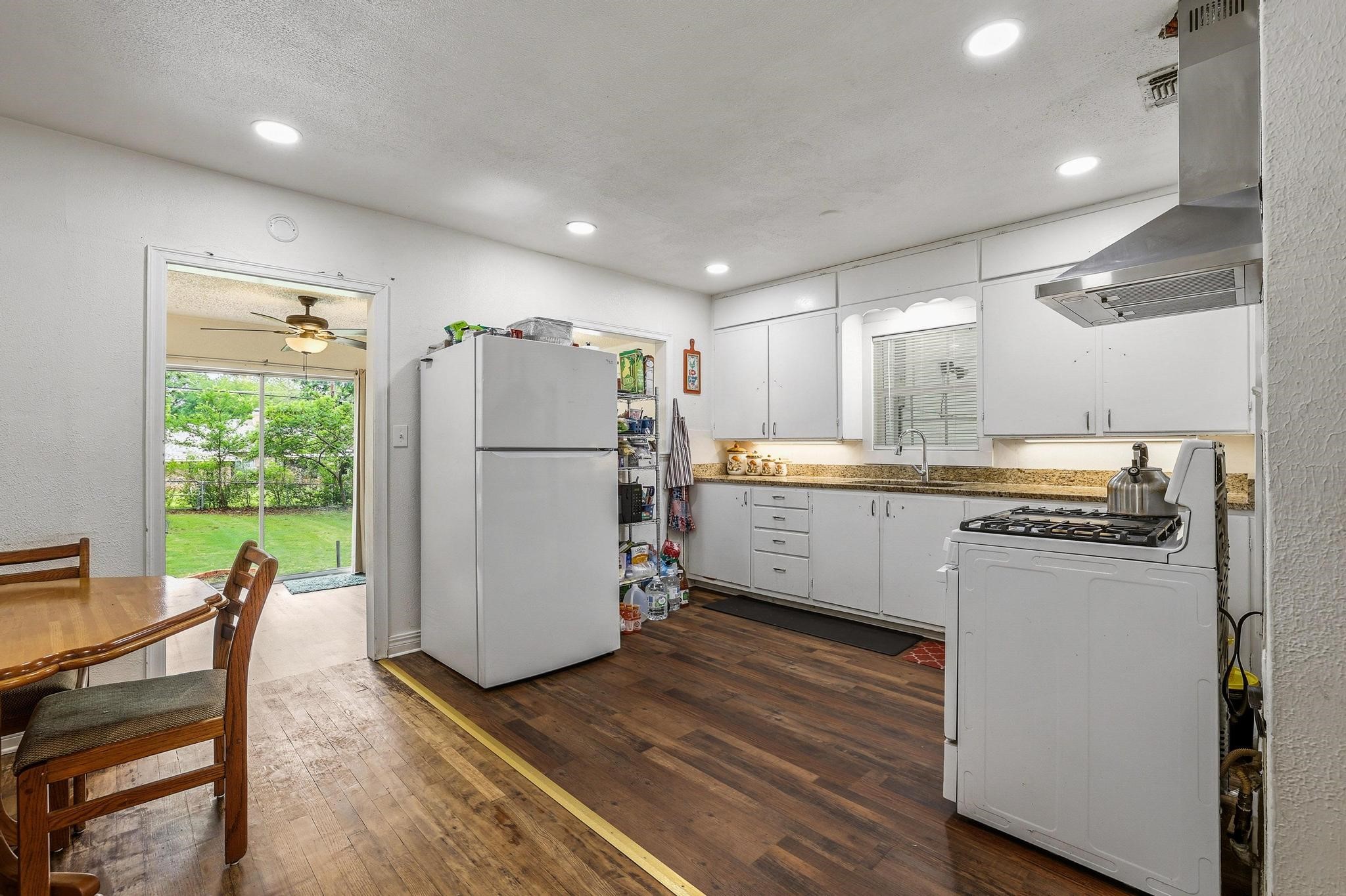 1107 W Hull Street Denison TX 75020