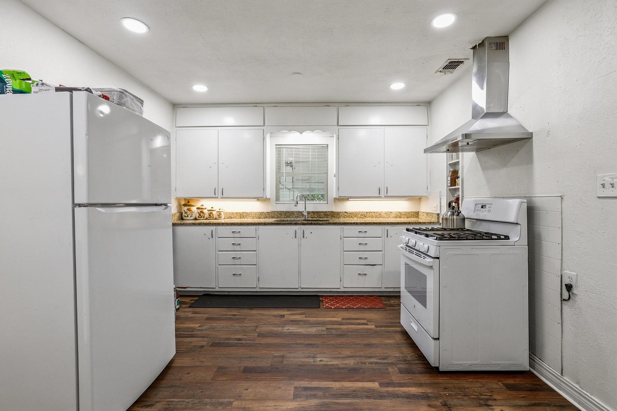 1107 W Hull Street Denison TX 75020