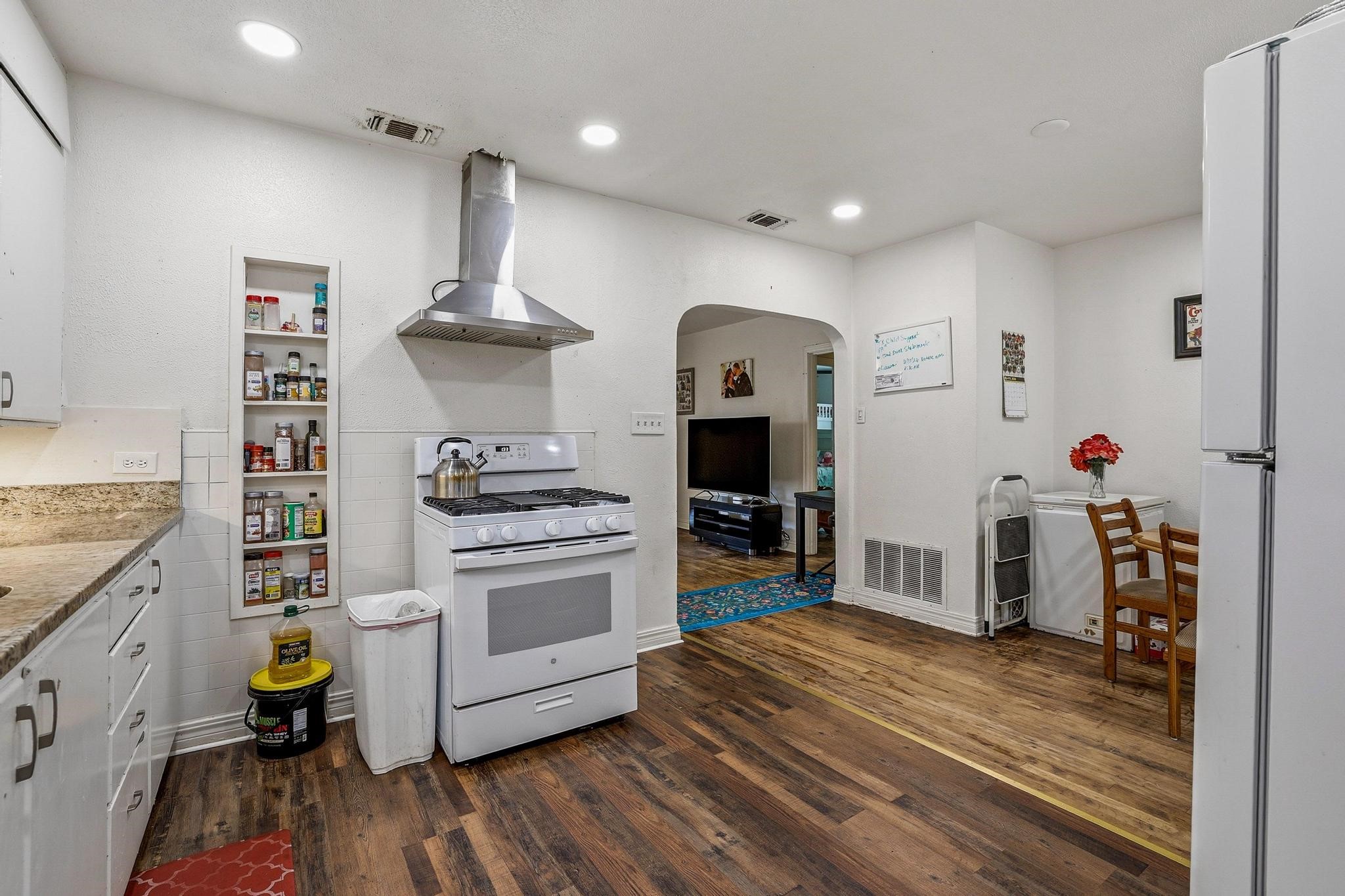 1107 W Hull Street Denison TX 75020