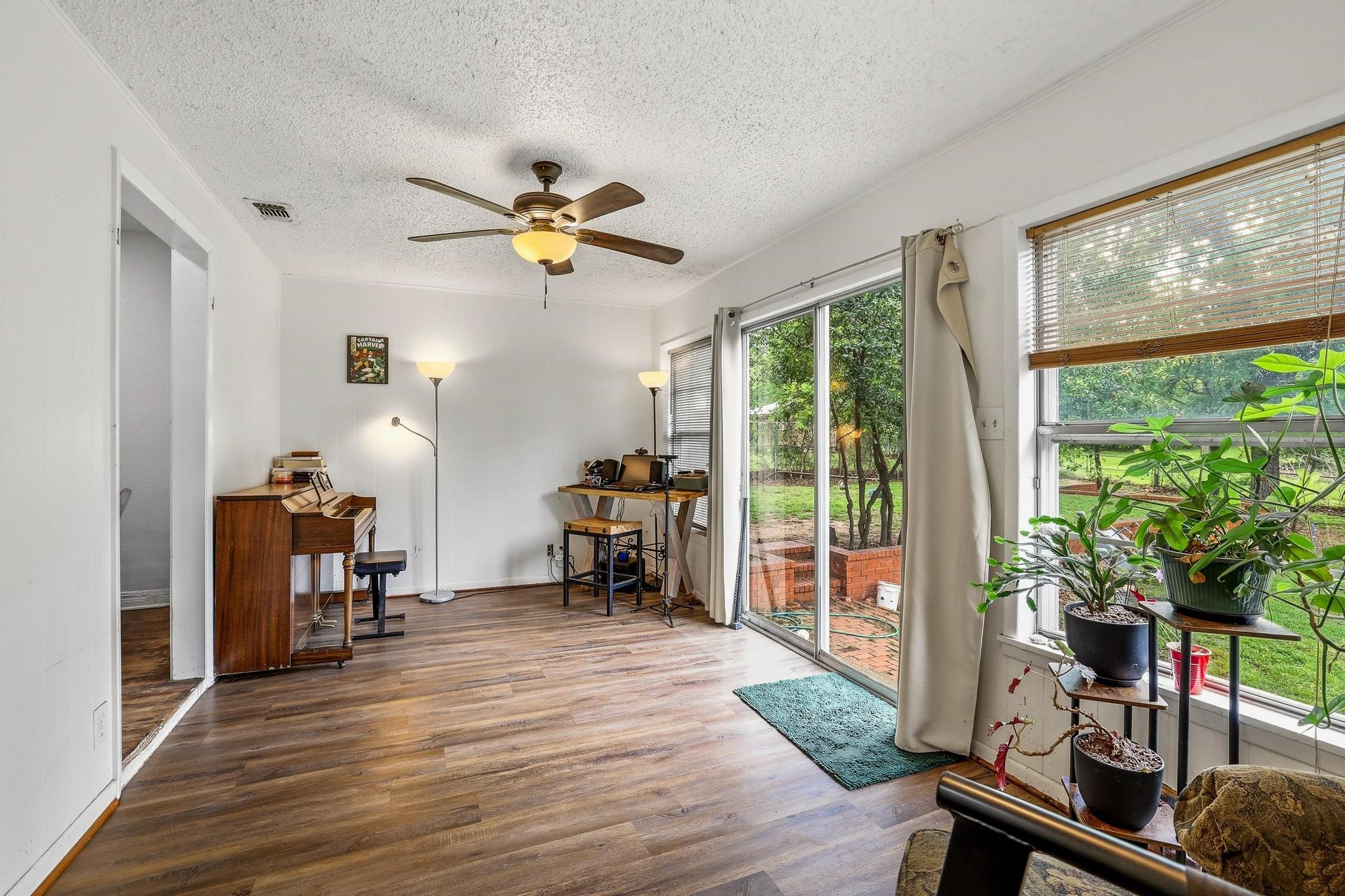 1107 W Hull Street Denison TX 75020