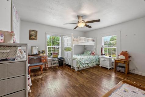 1107 W Hull Street Denison TX 75020