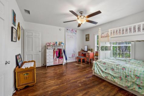 1107 W Hull Street Denison TX 75020